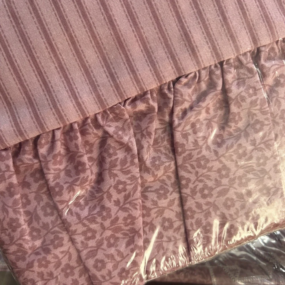 Vtg Dan River 2 Pillow Shams Standard Dusty Pink strip floral Cottage Romantic